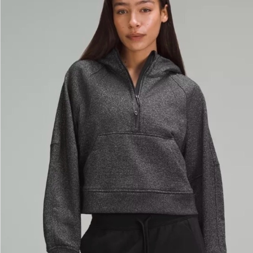 Lululemon half zip scuba in the rare glitter, black color SUPER RARE. Size XS/S